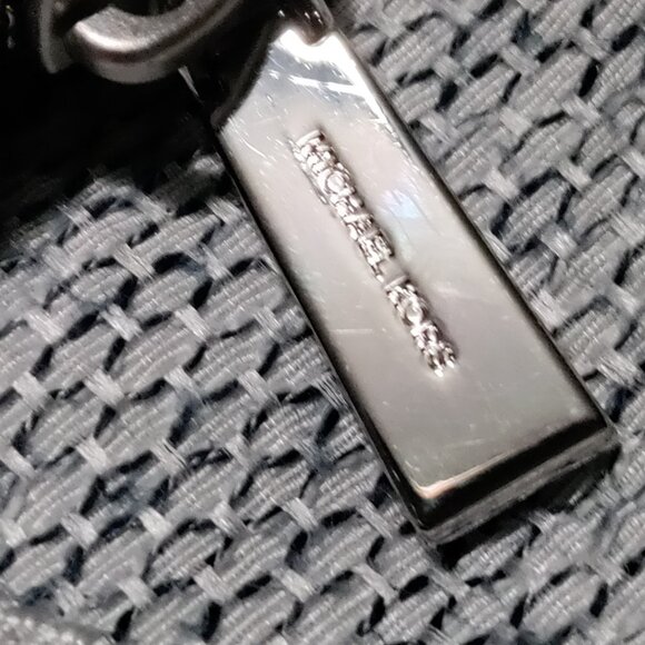 New Michael Kors Wallet - Picture 3 of 6